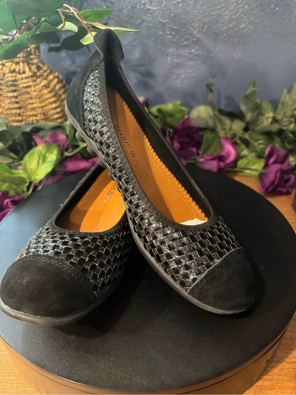 NIB bernie mev. Bella Me Black Flats Size 8-8.5 EU 39